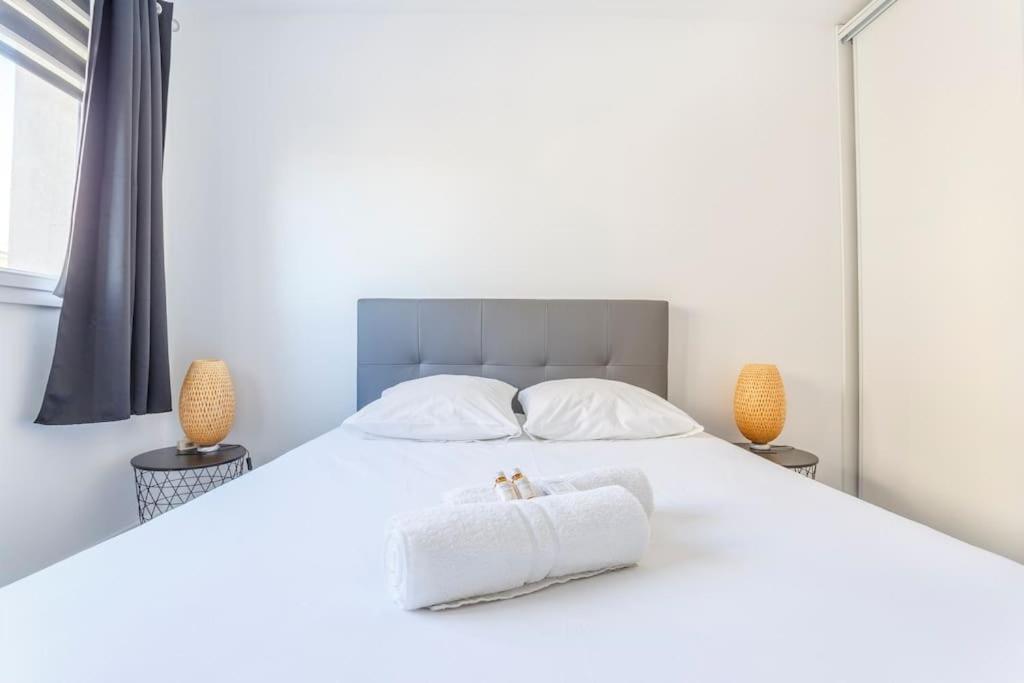 Les Pieds Dans L'eau Vue Exceptionnelle Sur La Appartement Marseille